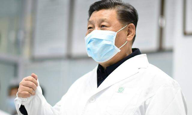 Chinas Staats- und Parteichef Xi in einem Spital in Peking. In die Krisenregion Hubei reiste er bisher nicht.