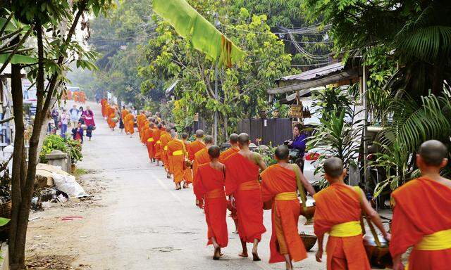 Das Tempelleben bewahrt viele Kinder in Laos vor Armut. 