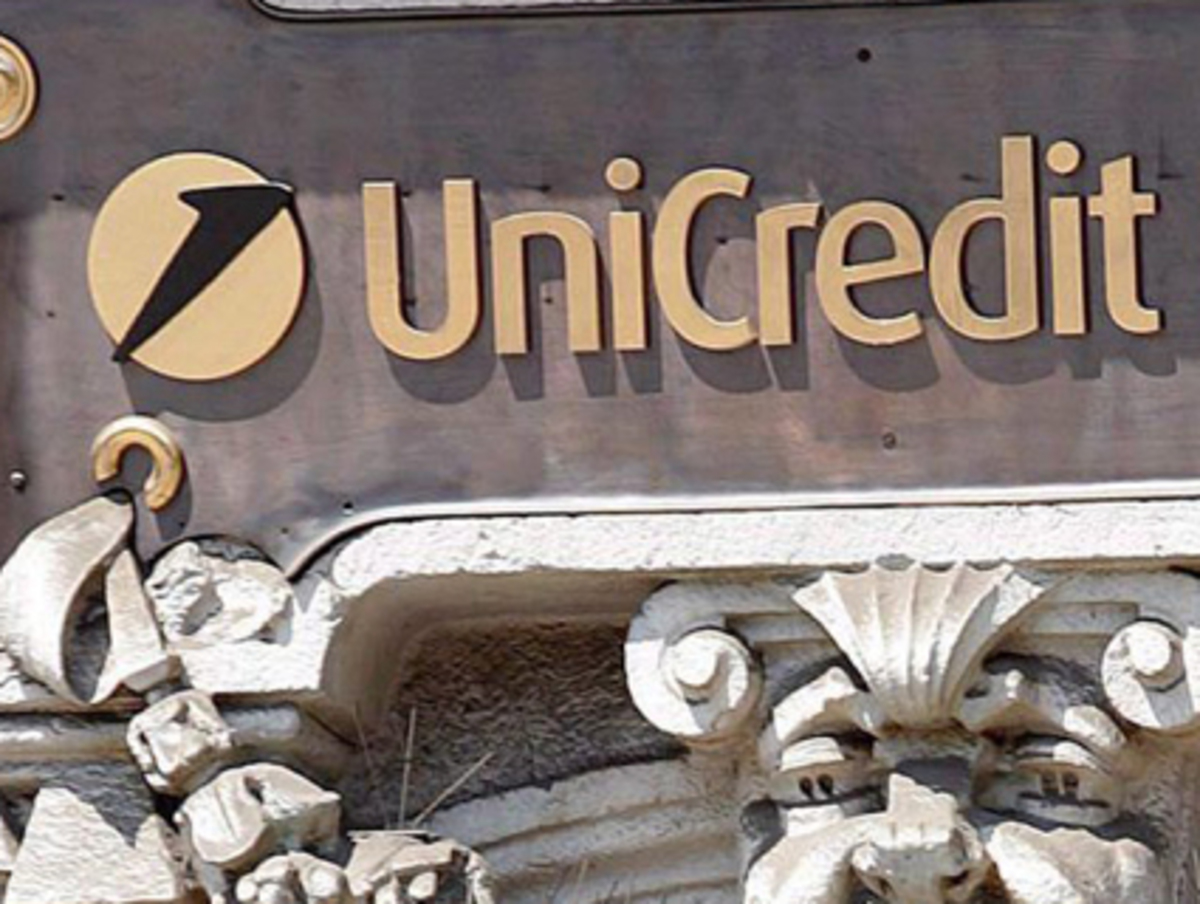 Die HVB- und damit Bank Austria-Mutter will 9.000 der insgesamt 100.000 Stellen streichen, vor allem in Deutschland, Österreich und Italien. Zudem sollen in Osteuropa rund 1.400 Jobs wegfallen.