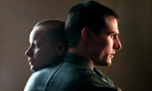 Im „Minority Report“ wird gleich doppelt überwacht: Durch omnipräsente Kameras und durch Hellseherei (Samantha Morton, Tom Cruise).