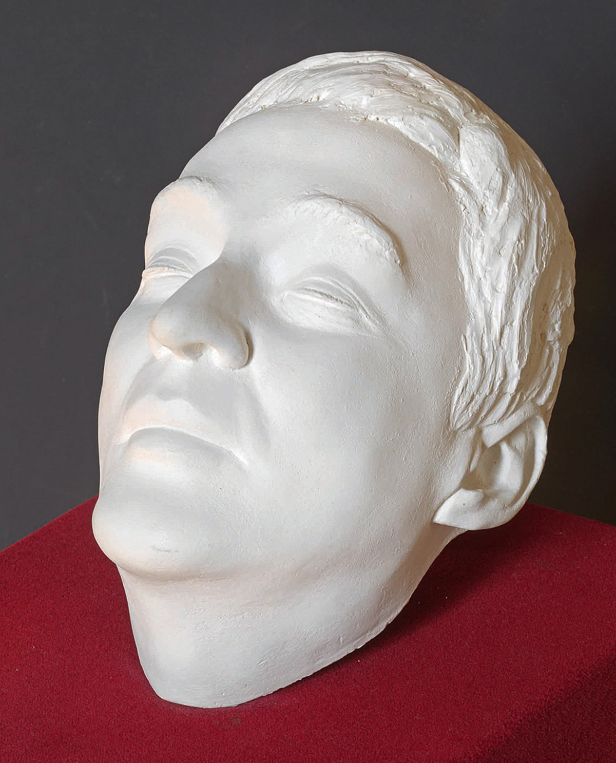 Ergänzt werden die Porträts mit Objekten aus der Sammlung des Wien Museums, darunter Totenmasken und Erinnerungsgegenstände.  Totenmaske von Oskar Werner, 1984 Reinhard Paffrath Bundestheater-Holding (c) Burgtheater