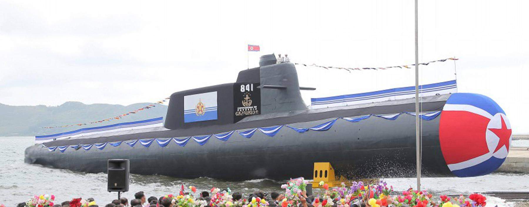Stapellauf des angeblich atomar bewaffneten U-Boots Nr. 841 „Hero Kim Kun Ok“.