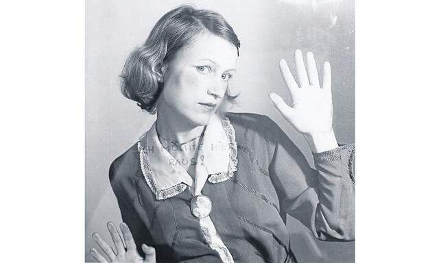 Birgit Jürgenssen: „Ich möchte hier raus“, 1976. 