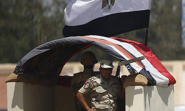 Ägyptische Sicherheitskräfte an einem Kontrollpunkt