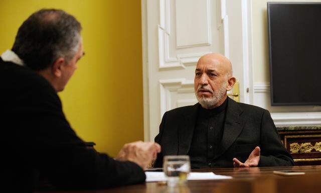 Hamid Karzai spielt Pakistan den „Schwarzen Peter“ für die Misere in Afghanistan zu. 