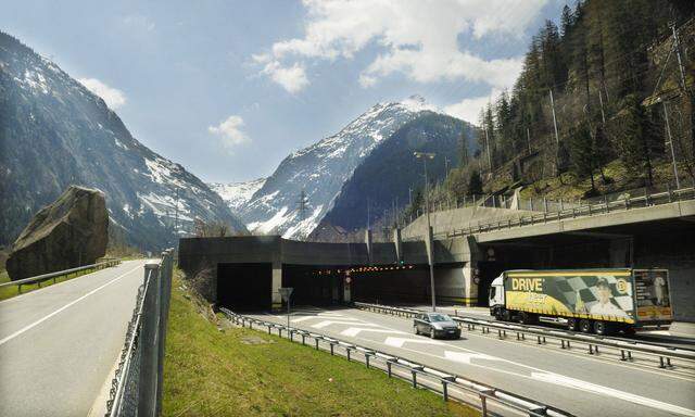 Tunnelportal der Gotthardautobahn