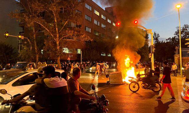 Teheran, Mitte September. Wer im Iran auf die Straße geht, um gegen das Regime zu protestieren, riskiert sein Leben.