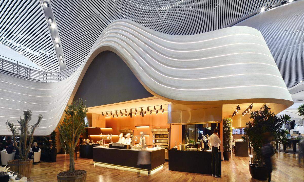 Keine Lounge, aber ein beeindruckendes Dach hat das Londoner Architekturbüro Softroom für Istanbuls frisch eröffneten Flughafen kreiert...