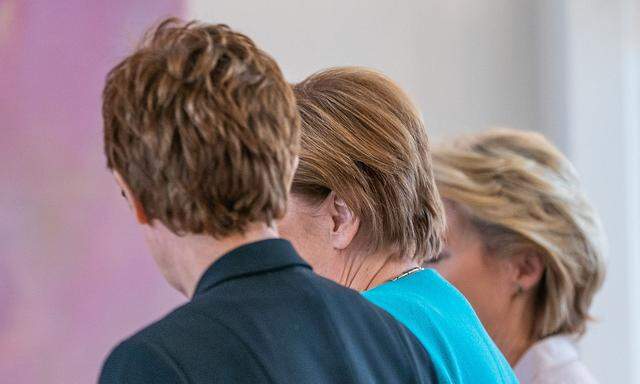 Angela Merkel macht CDU-Chefin Annegret Kramp-Karrenbauer zur Verteidigungsministerin. Für die Saarländerin ist der Schleudersitz eine Chance zur Profilierung – erst recht im Fall von Neuwahlen.