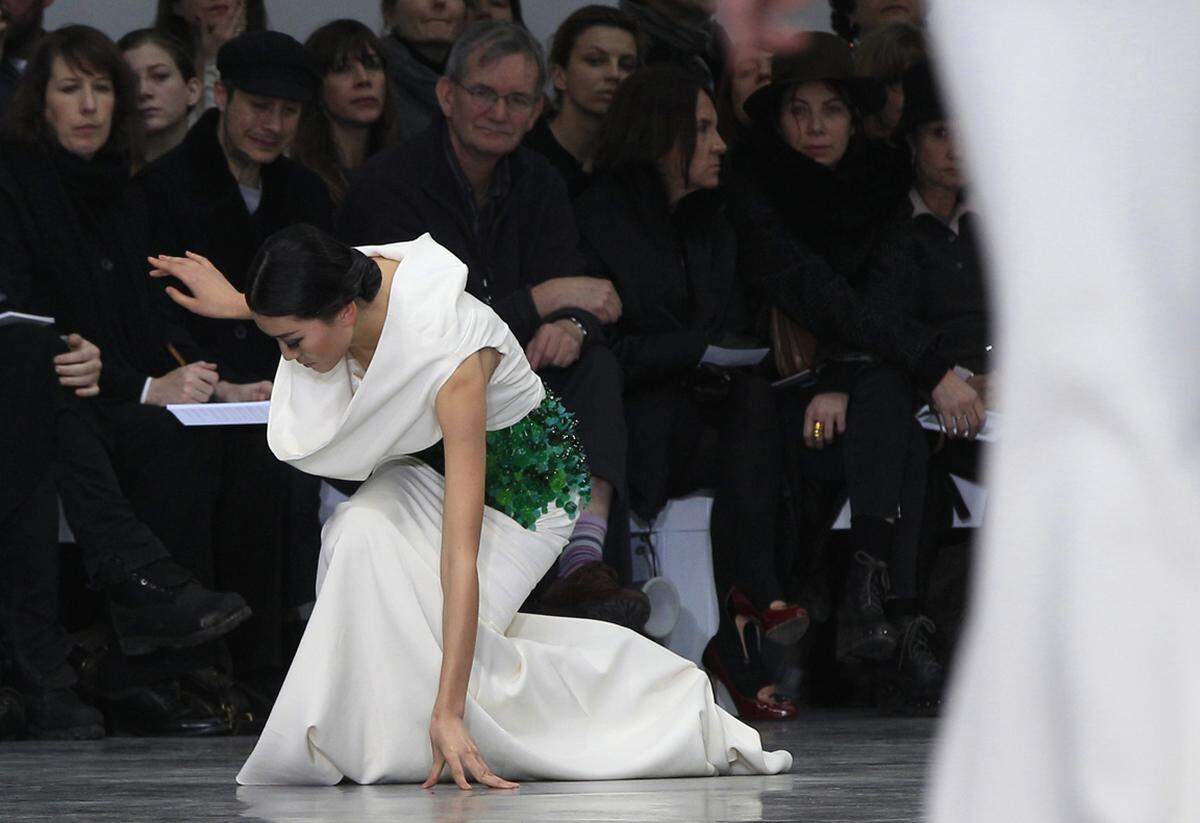 Schon einige Monate davor kam es auf dem Laufsteg von Stephane Rolland bei den Haute Couture Schauen zu ähnlichen Problemen.