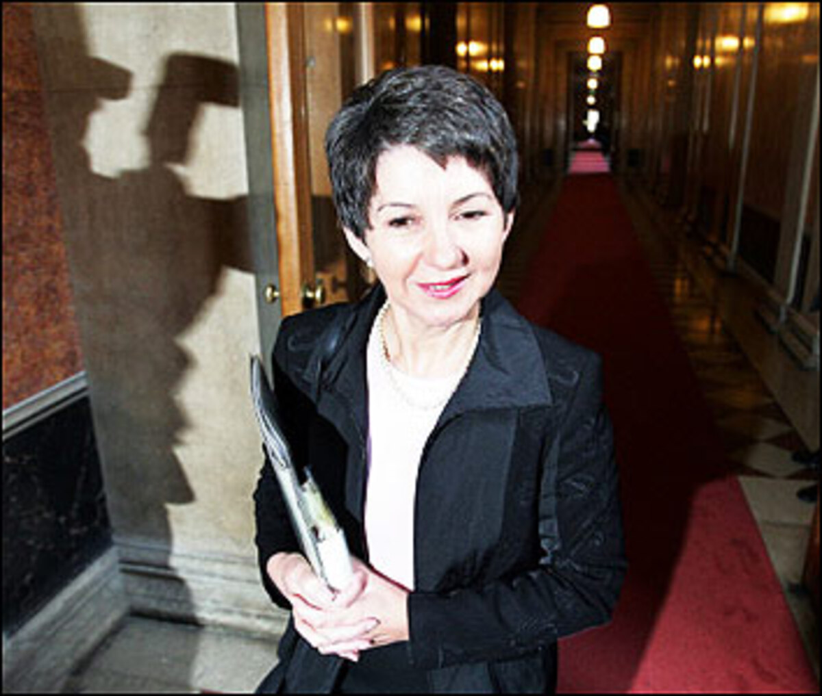 "Die Frotzelei der Wähler durch ÖVP und SPÖ geht weiter. Während die ÖVP ihre Gesprächsverweigerung fortsetzt, bastelt die SPÖ m Hintergrund schon an einer Minderheitsregierung, die nur eine Wackelregierung werden kann." Karl Öllinger, stellvertretender Klubobmann der Grünen