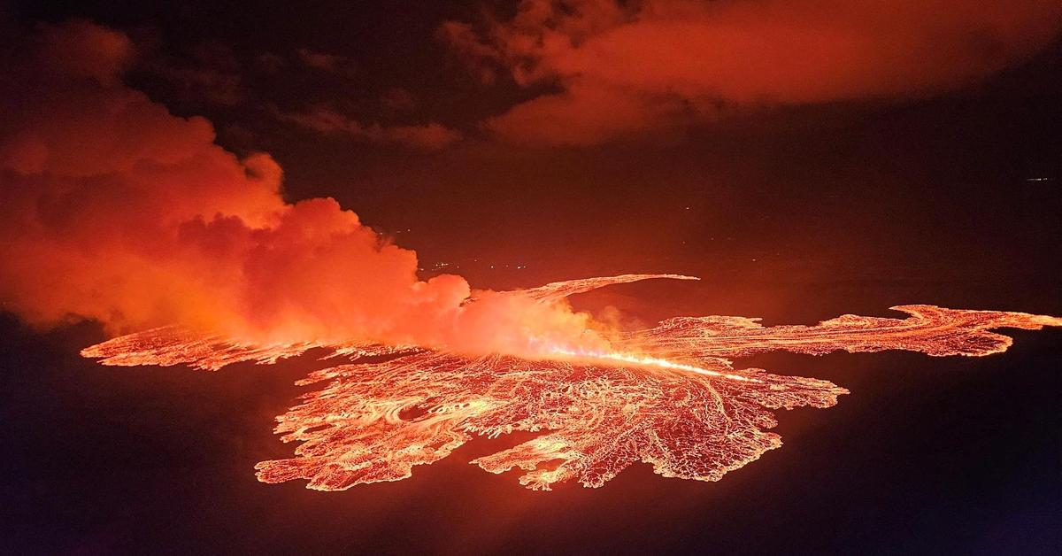 Vulkanausbruch-auf-Island-Lavafont-nen-und-erneute-Evakuierungen