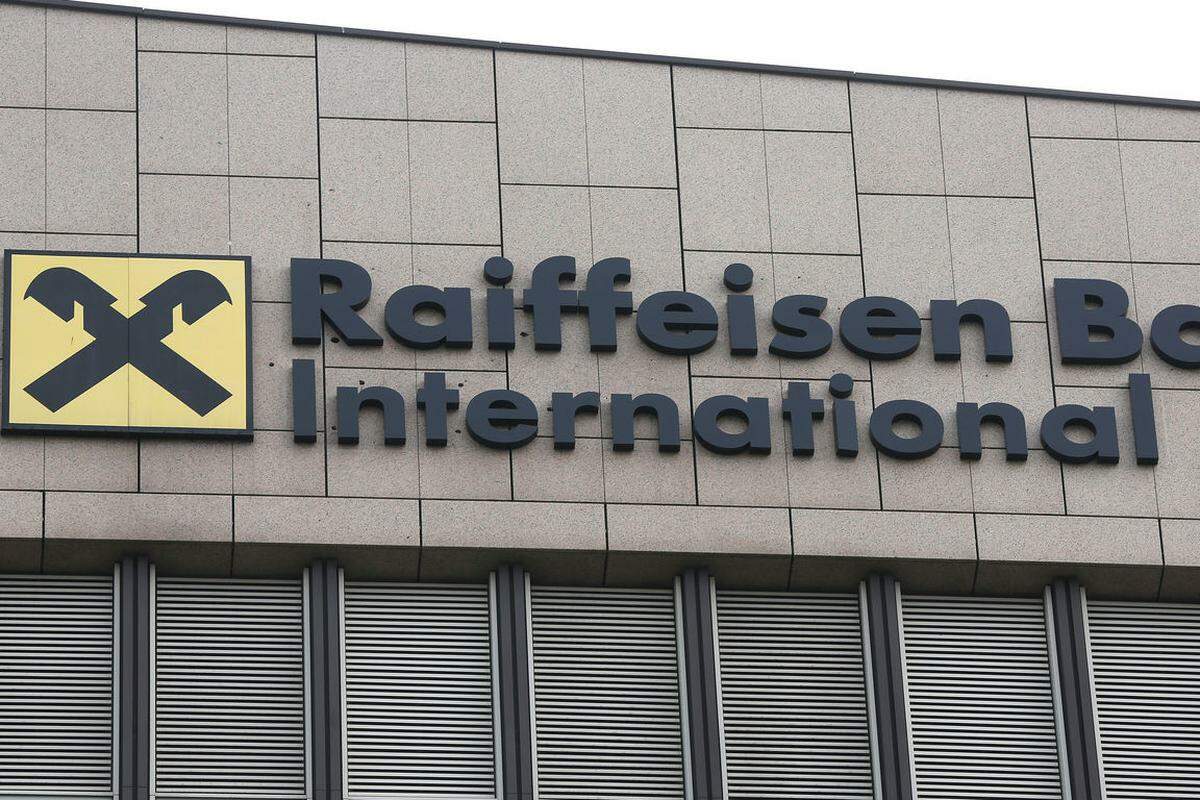 Mit Raiffeisen konnten sich nochj ein zweites österreichisches Unternehmen untern den >Top 500 platzieren.  Umsatz: 13,9 Milliarden Dollar  Gewinn: 1,3 Milliarden Dollar  Anlagevermögen: 190,5 Milliarden Dollar  Marktwert: 7,6 Milliarden Dollar 