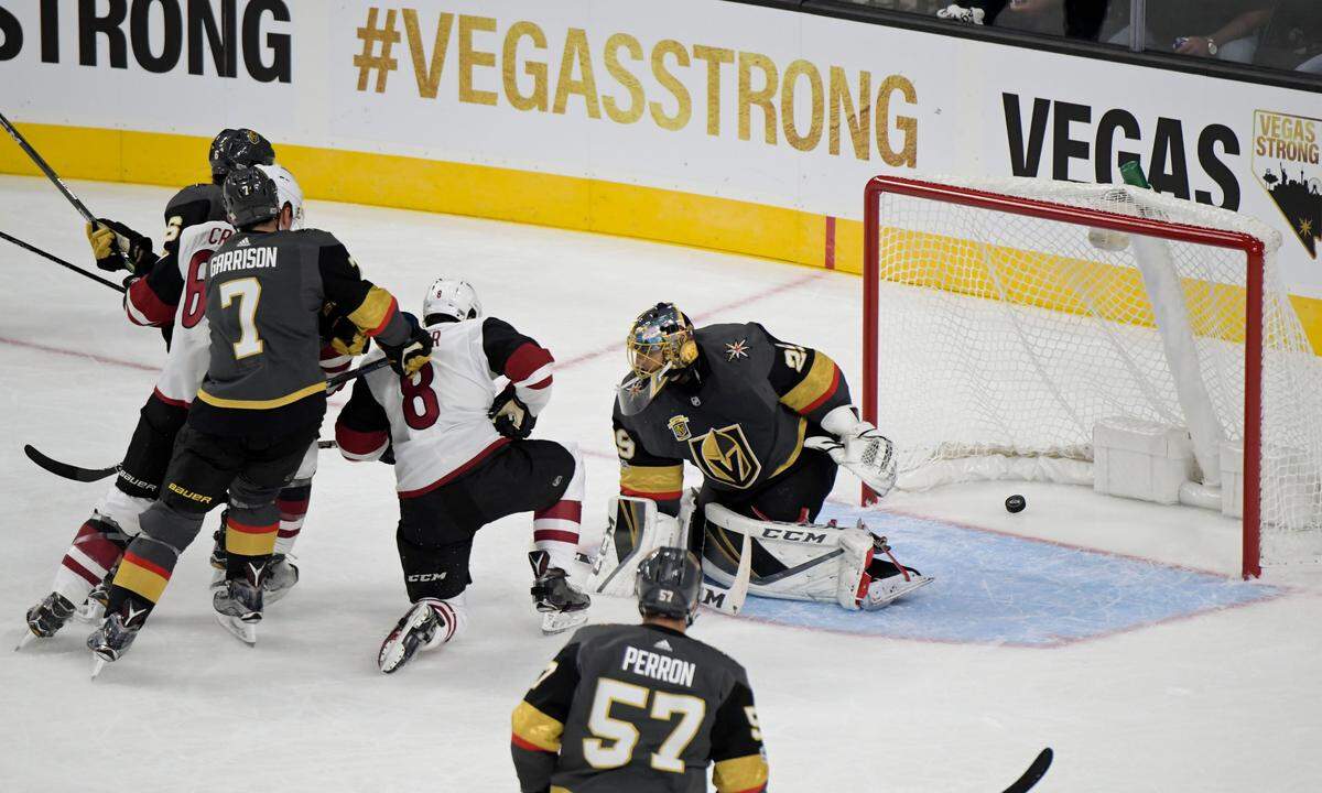 Coyotes-Stürmer Tobias Rieder (8) bezwang Fleury sogar