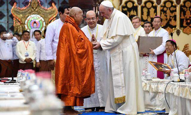 Der Papst kam auch mit buddhistischen Würdenträgern in der "Pagode des Weltfriedens" ins Gespräch.