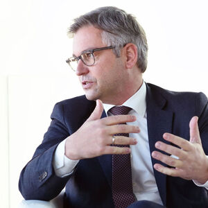 Finanzminister Brunner kann sich über einen Budetüberschuss freuen