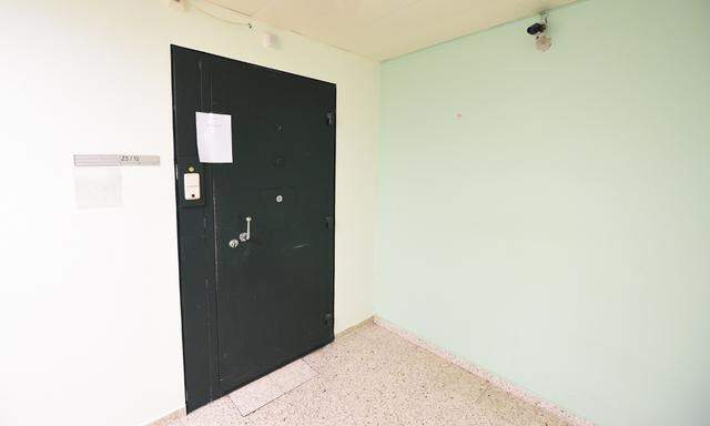 Archivbild: Die Türe jener Zelle, in der Rachat Alijew im Februar 2015 starb