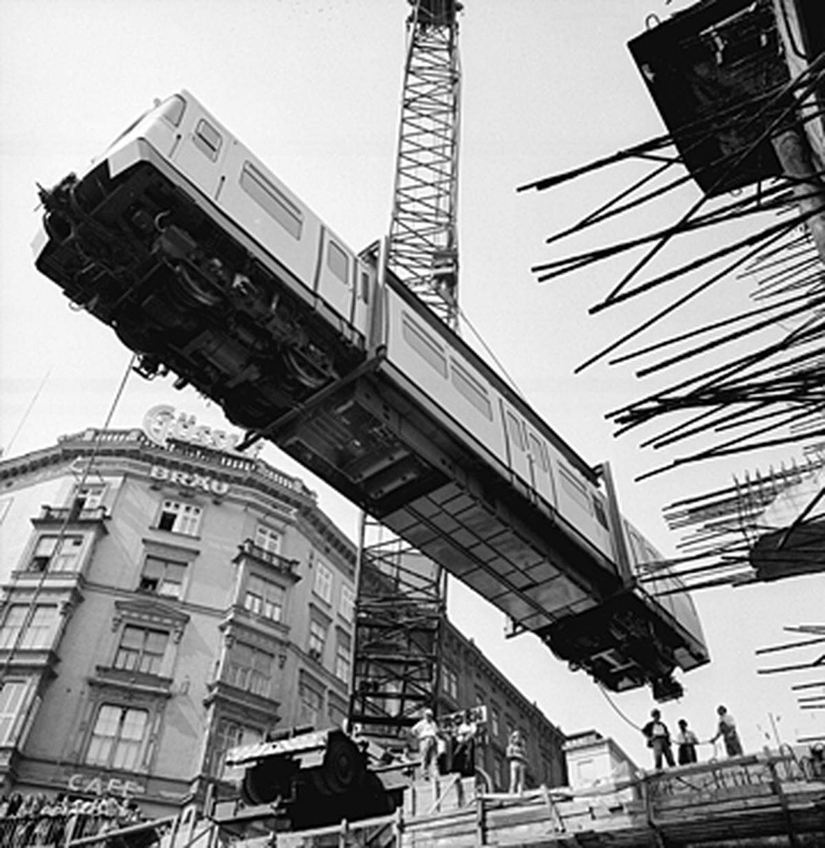 Die Aufnahme des regulären Betriebs auf dem U4-Teilabschnitt zwischen Heiligenstadt und Friedensbrücke erfolgte erst am 8. Mai 1976.