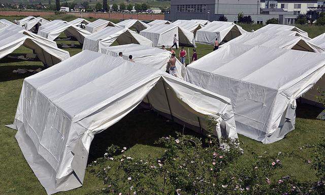 Zelte für Flüchtlinge 