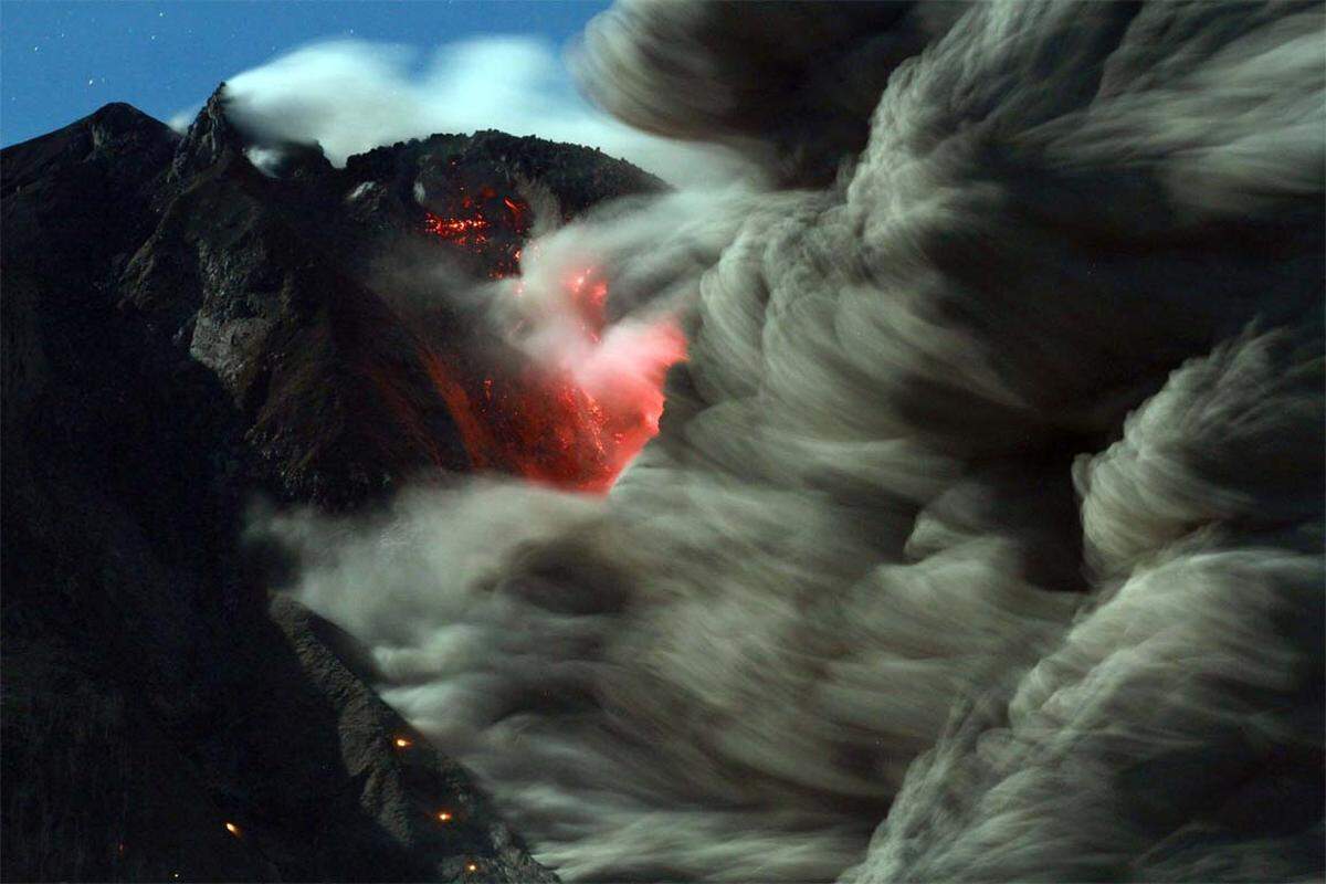 Der Mount Sinabung in Indonesien spuckt Lava und Vulkanasche. 400 Jahre lang war er ruhig.
