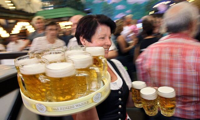 Kellnerin auf der Cranger Kirmes