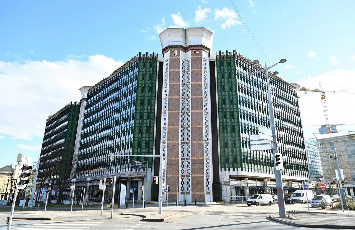 Official buildings in Radetzkystrasse 