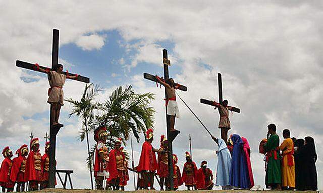 Eine Kreuzigungsszene auf den Philippinen