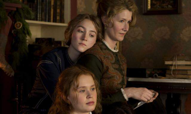 Mutter Marmee (Laura Dern) und ihre Töchter: Jo (Saoirse Ronan), Beth (Eliza Scanlen), Amy (Florence Pugh) und Meg (Emma Watson).