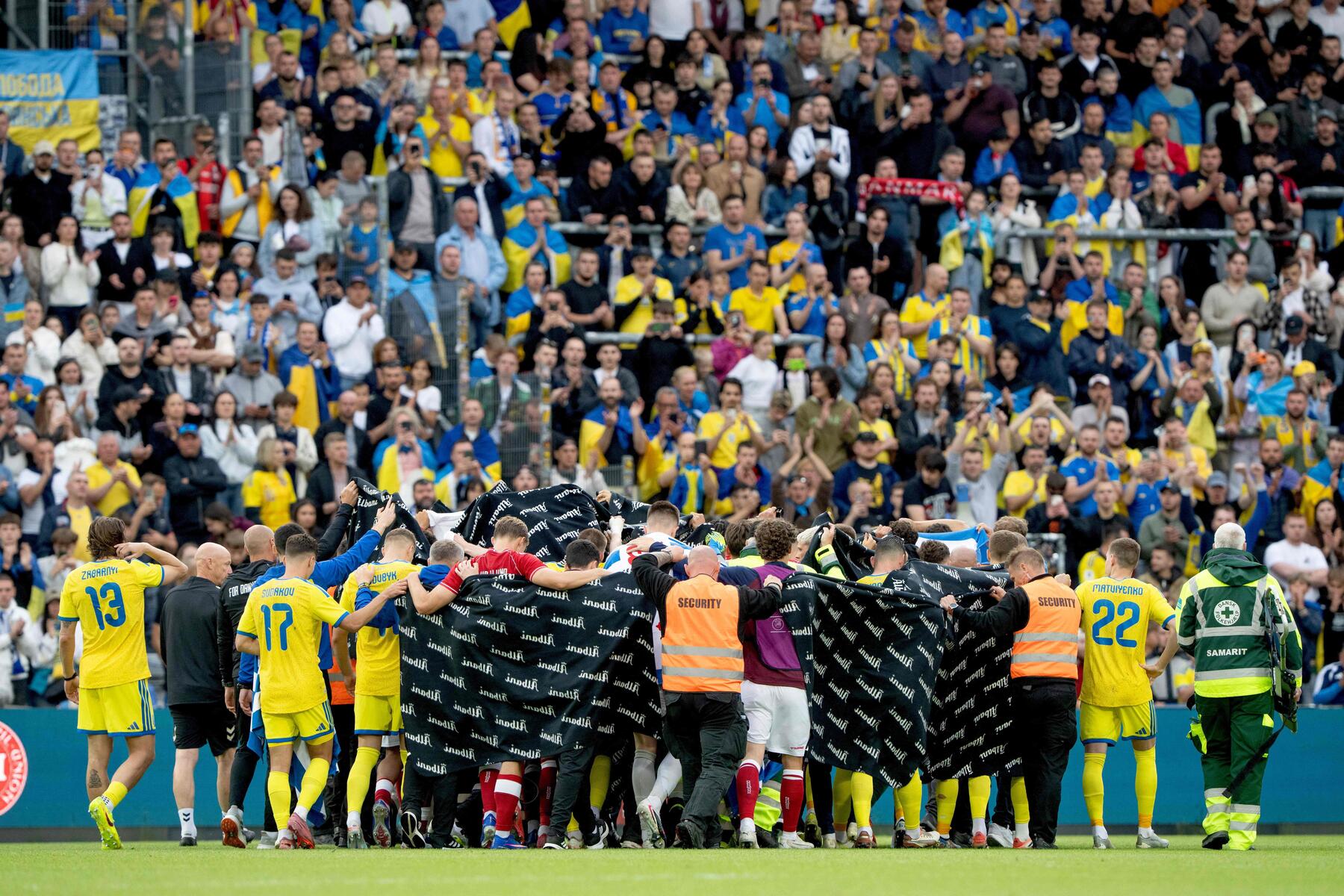 Fußball: Entwarnung nach neuerlichem Zusammenbruch von Eriks
