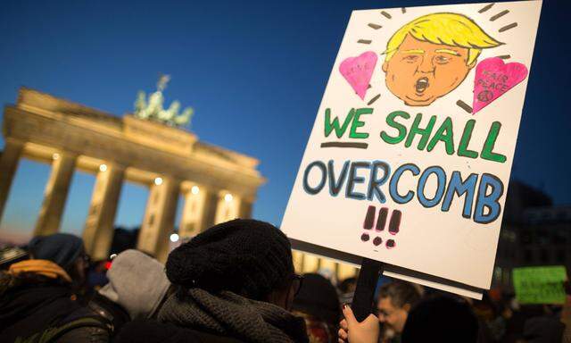 Anti Trump Protest Berlin Proteste in Berlin gegen die Wahl von Donald Trump zum Pr�sidenten der USA