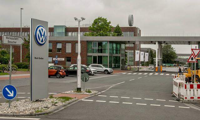 VW Volkswagenwerk Emden gesehen am 18 06 2018 *** VW Volkswagenwerk Emden seen on 18 06 2018