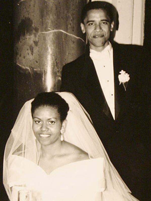 1992 heiratet Obama die Juristin Michelle LaVaughn Robinson. Mit ihr hat er die beiden Töchter Sasha und Malia.