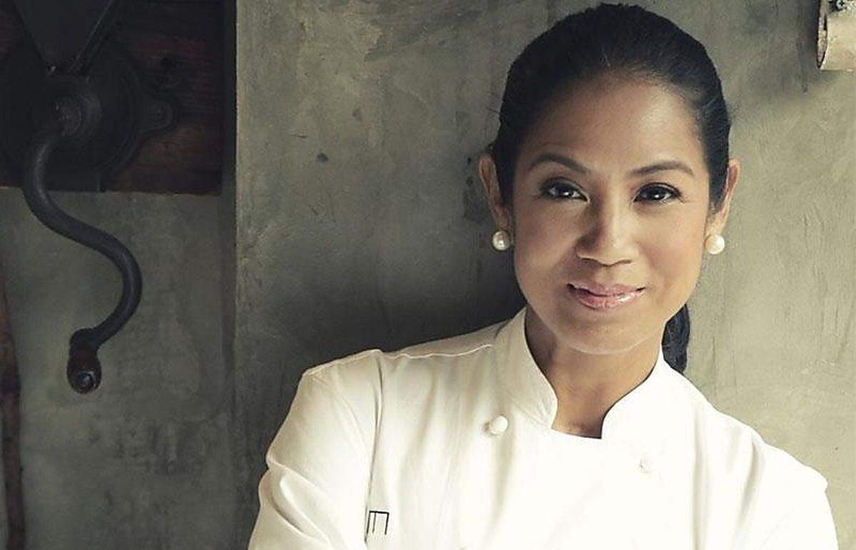 Forés führt mehrere Restaurants, alle mit einem italieninischen Schwerpunkt. 2016 erhielt sie den Titel “Asia's Best Female Chef”. Sie stammt aus der reichen Araneta-Familie, wuchs in Manila und New York auf.