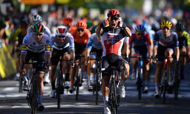 Der Australier Caleb Ewan gewinnt die dritte Etappe der Tour de France