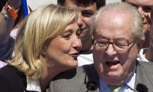 Marine Le Pen mit ihrem Vater.