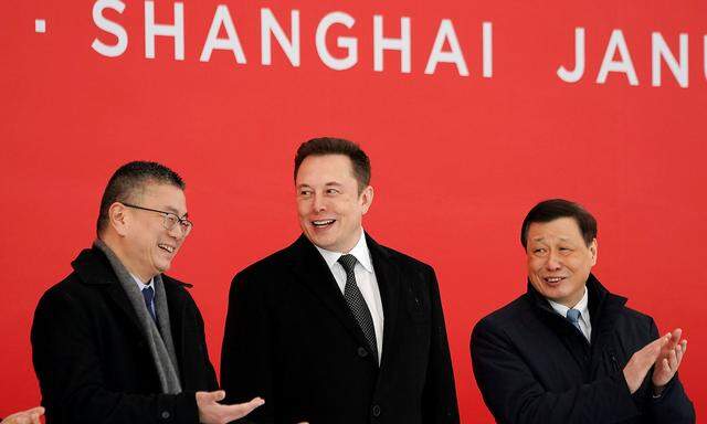 Tesla CEO Elon Musk and Shanghai's Mayor Ying Yong attend the Tesla Shanghai Gigafactory groundbreaking ceremony in Shanghai