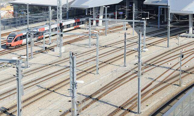 Archivbild: Der Wiener Hauptbahnhof von oben; der Betonbrocken stürzte im unterirdischen S-Bahnbereich herab.  