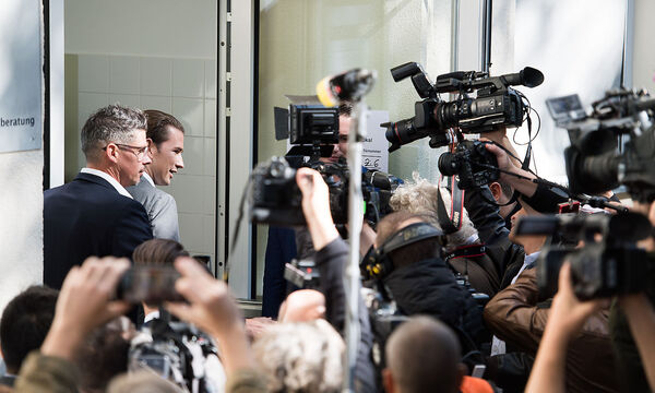 Das Ergebnis der Wahl ist ein Triumph für Sebastian Kurz (Im Bild vor der Stimmabgabe am Sonntag).