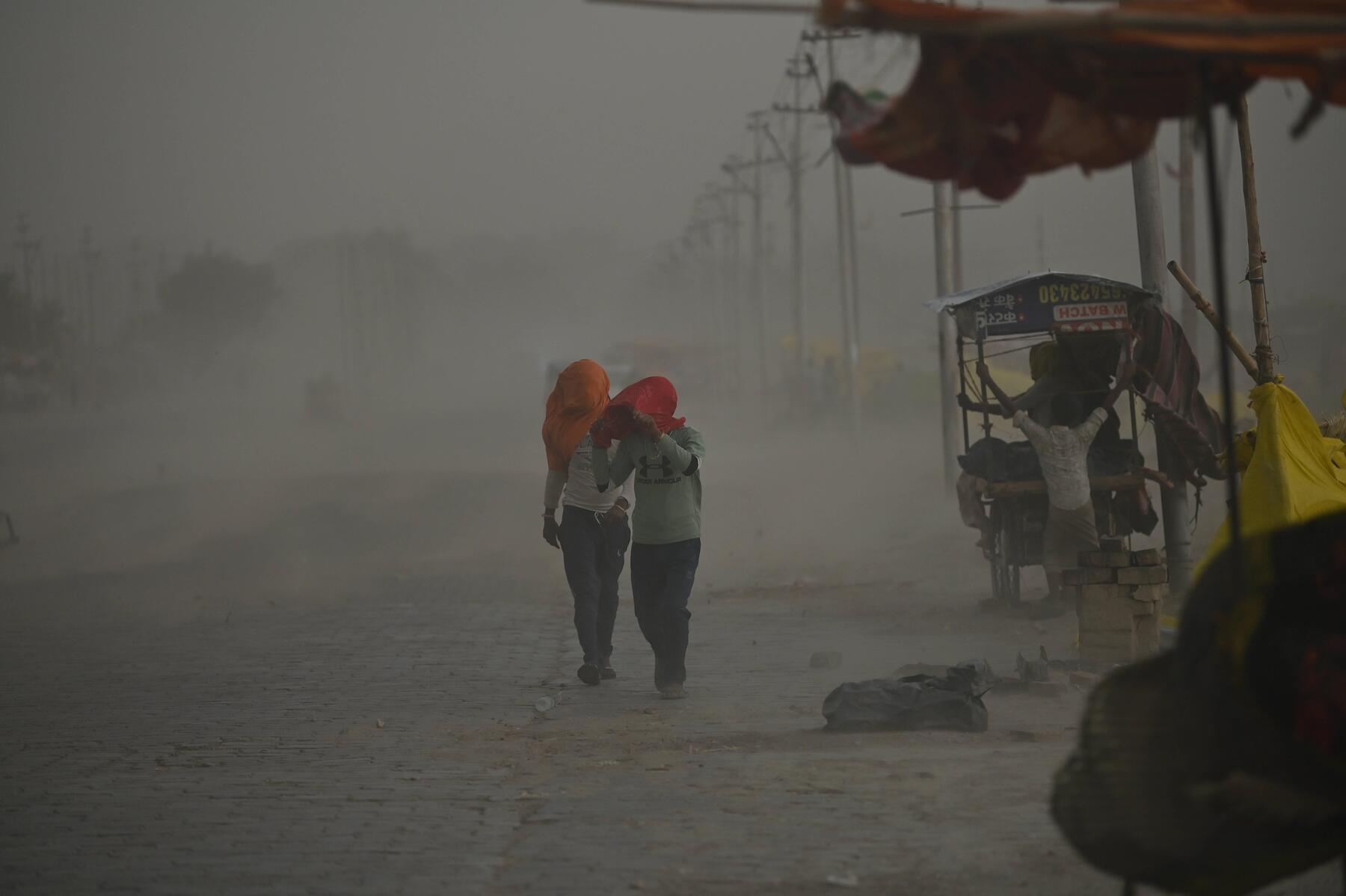 Mindestens 89 Tote durch Unwetter im Norden Indiens