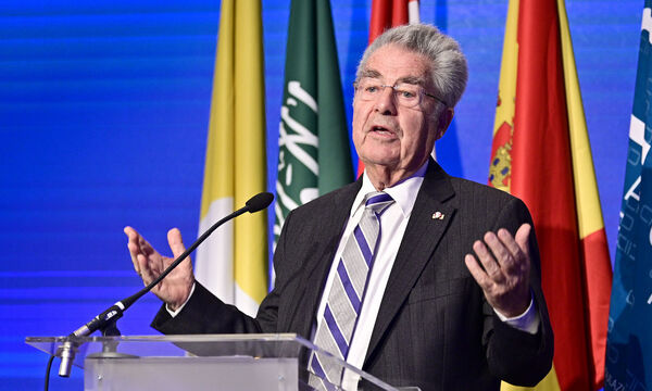 Altbundespräsident Fischer zählt zu den Unterstützern des Zentrums – wofür er Kritik einstecken musste. 