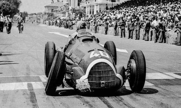 Auf diese Art ging sich zwar nur der dritte Platz aus, aber allemal: Luigi Fagioli, Alfa Romeo, Pescara, 1950.