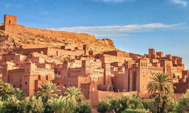 Die Berber-Siedlung Aït-Ben-Haddou am Fuße des Hohen-Atlas-Gebirges im Südosten Marokkos ist ein Märchen aus Lehm.