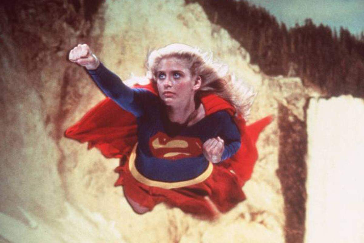Kein Thema ist aktuell ein Reboot von "Supergirl". Der Film aus dem Jahr 1984 floppte gewaltig - und das trotz eines Staraufgebots (Faye Dunaway, Peter O'Toole, Helen Slater, Mia Farrow).Dagegen wird eine andere Heldin aus dem DC-Universum ihr Leinwand-Debüt (abgesehen vom "Lego Movie") feiern: