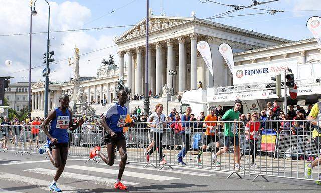 Das Ziel vor dem Burgtheater.