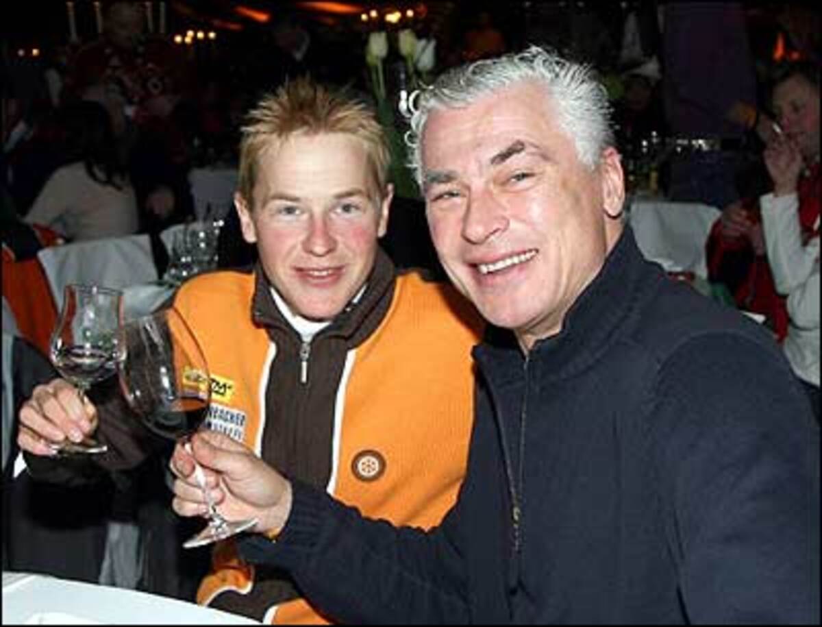 Im Partyzelt wurde danach noch bis in die frühen Morgenstunden gefeiert. Mit dabei waren auch Toni Polster und Andi Goldberger.Weiter: Promis auf der Piste