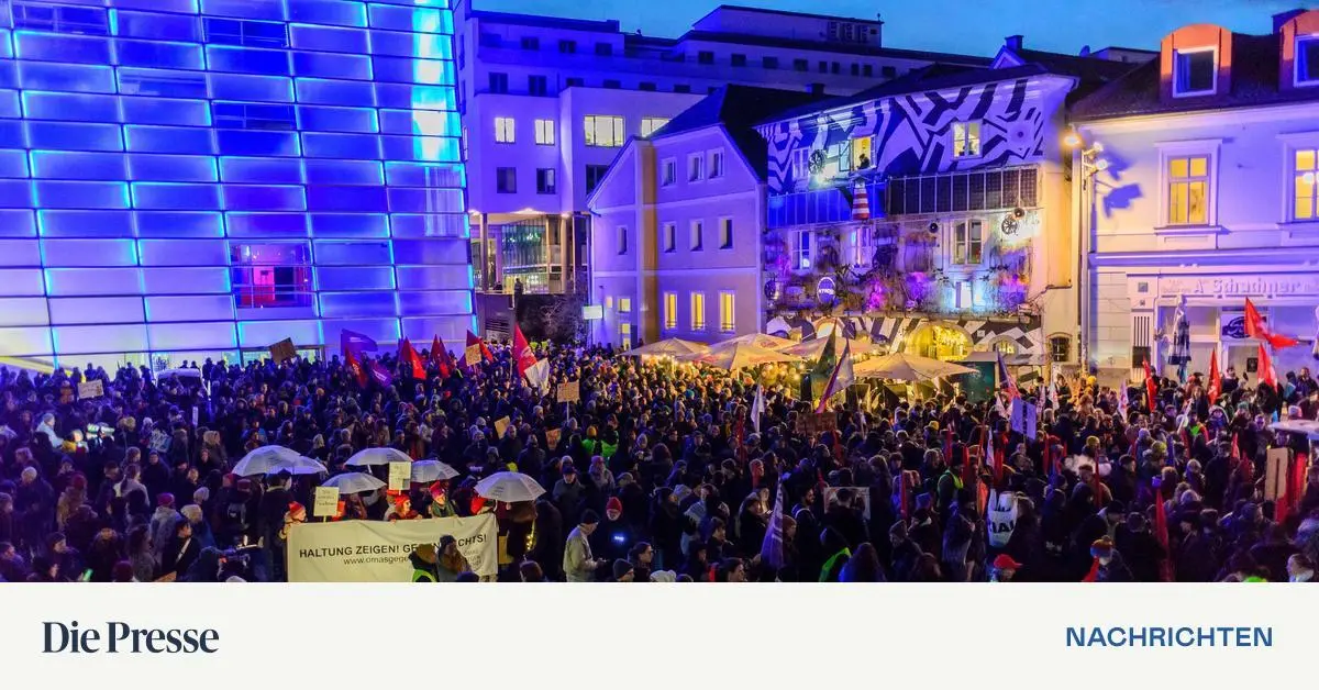 2800-menschen-bei-demo-gegen-burschenbundball-in-linz