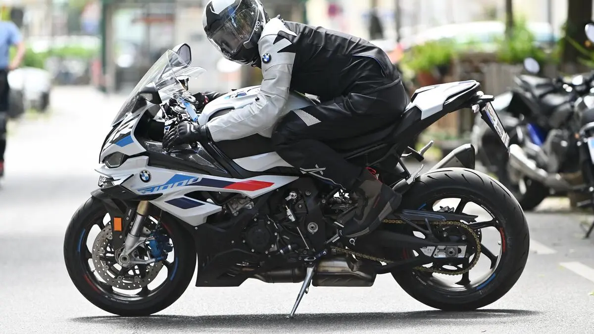 Dr. Doppel-R oder: Wie ich lernte, die Rakete namens BMW S 1000 RR zu ...