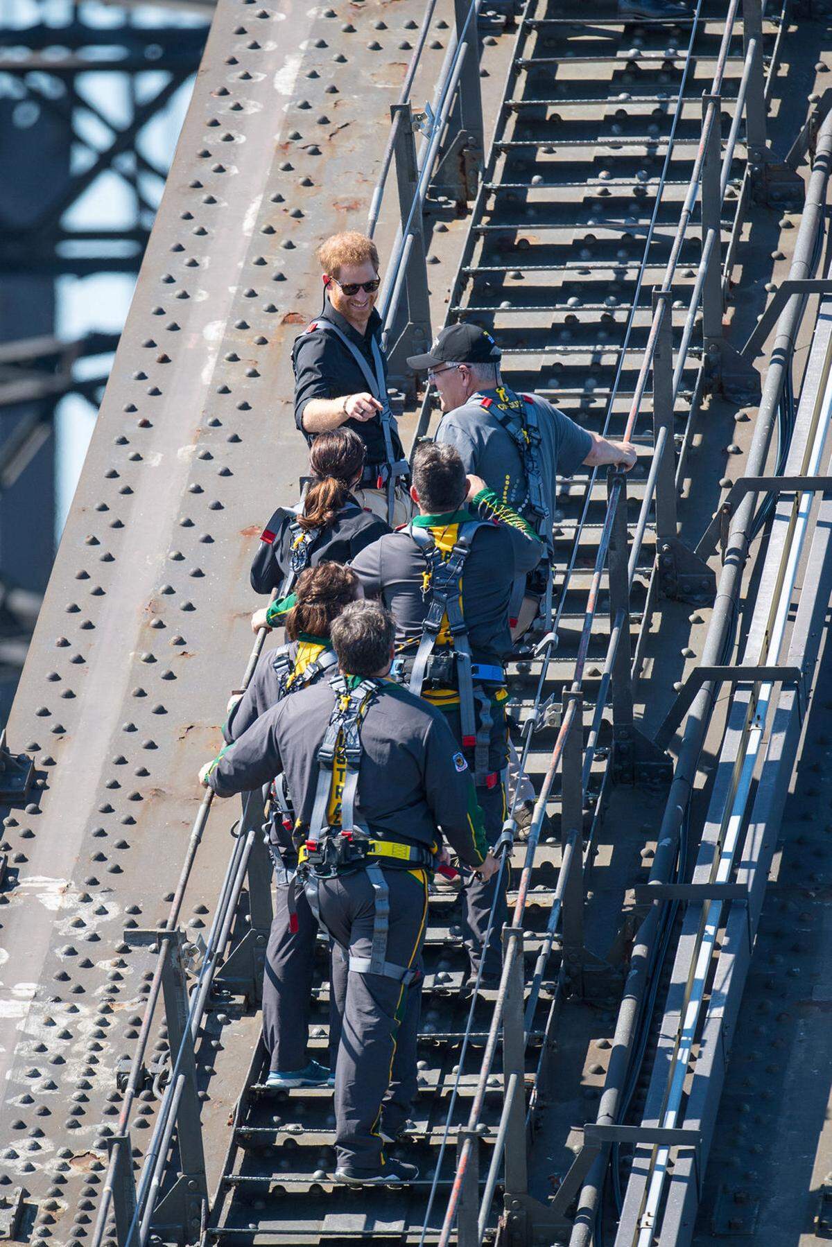 Auf Solopfaden wandelte Prinz Harry beim Besteigen der Sydney Harbour Bridge.