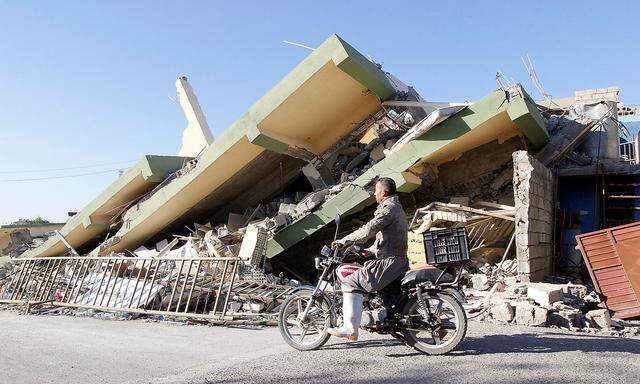 Ein eingestürztes Gebäude in Darbandikhan, in der Kurden-Region im Irak.