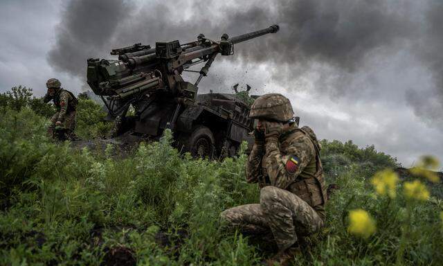 Französische Caesar-Feldhaubitze einer ukrainischen Brigade im Gefecht nahe Avdiivka, Region Donezk